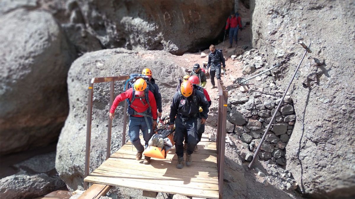 El andinista cayó 200 metros luego de un desprendimiento de rocas en el cerro Tolosa, en Las Cuevas.