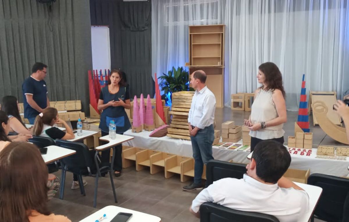 Vendimia Solidaria entregó los modúlos a la dirección de Educación y al ex intendente de Tupugato, Gustavo Soto.