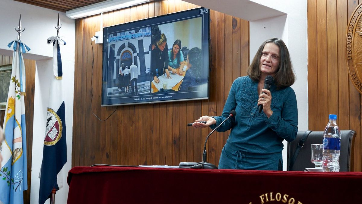 La antropóloga forense Silvina Turner contó cómo se realizó el Plan Humanitario Malvinas para identificar los cuerpos de los soldados que no habían podido ser reconocidos después de la Guerra.