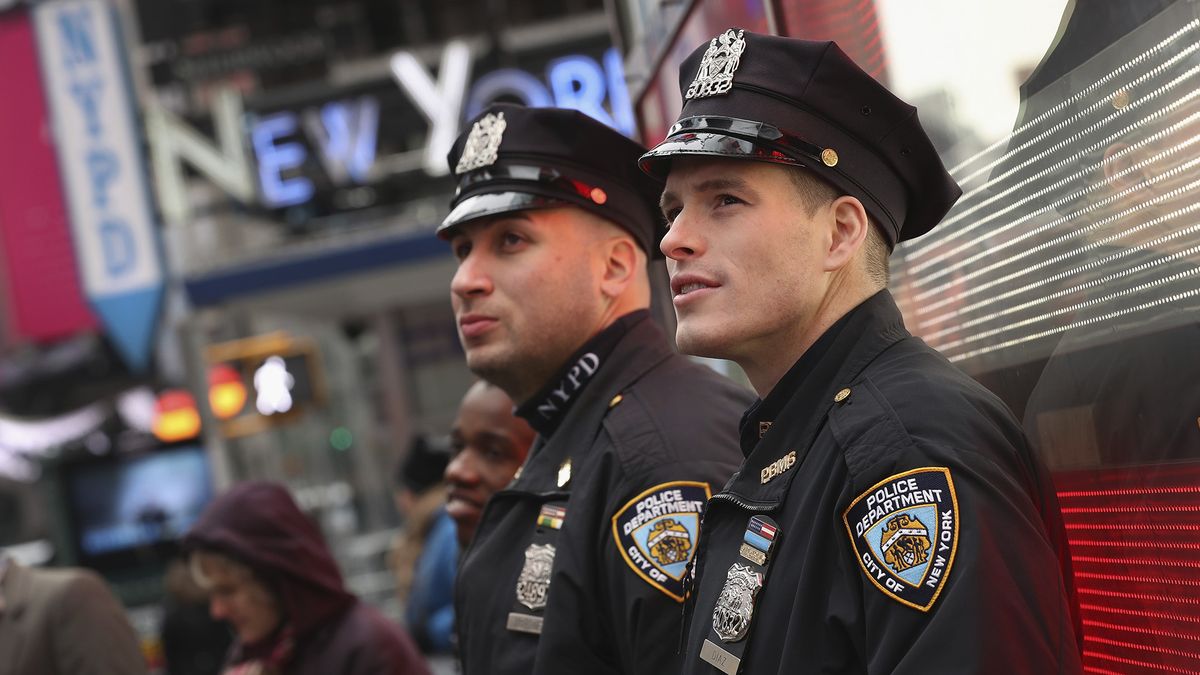 En Nueva York es posible conseguir trabajo de policía debido a la disminución de los requisitos. En Nueva York es posible conseguir trabajo de policía debido a la disminución de los requisitos.