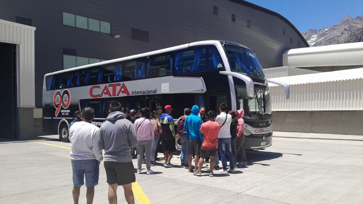 Pasajeros de un tour de compras CATA Internacional estuvieron 12 horas varados en la aduana