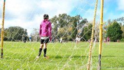 Se juntaron a jugar al fútbol y quedaron todas detenidas