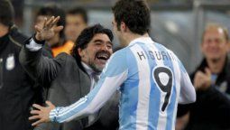 El extraño elogio de Maradona para el Pipita Higuaín