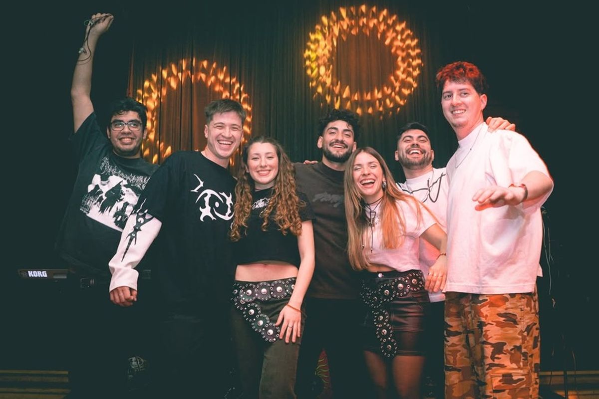 La Lupa de Sherlo es un grupo mendocino que fusiona sonidos indie y vintage. La Lupa de Sherlo es un grupo mendocino que fusiona sonidos indie y vintage.