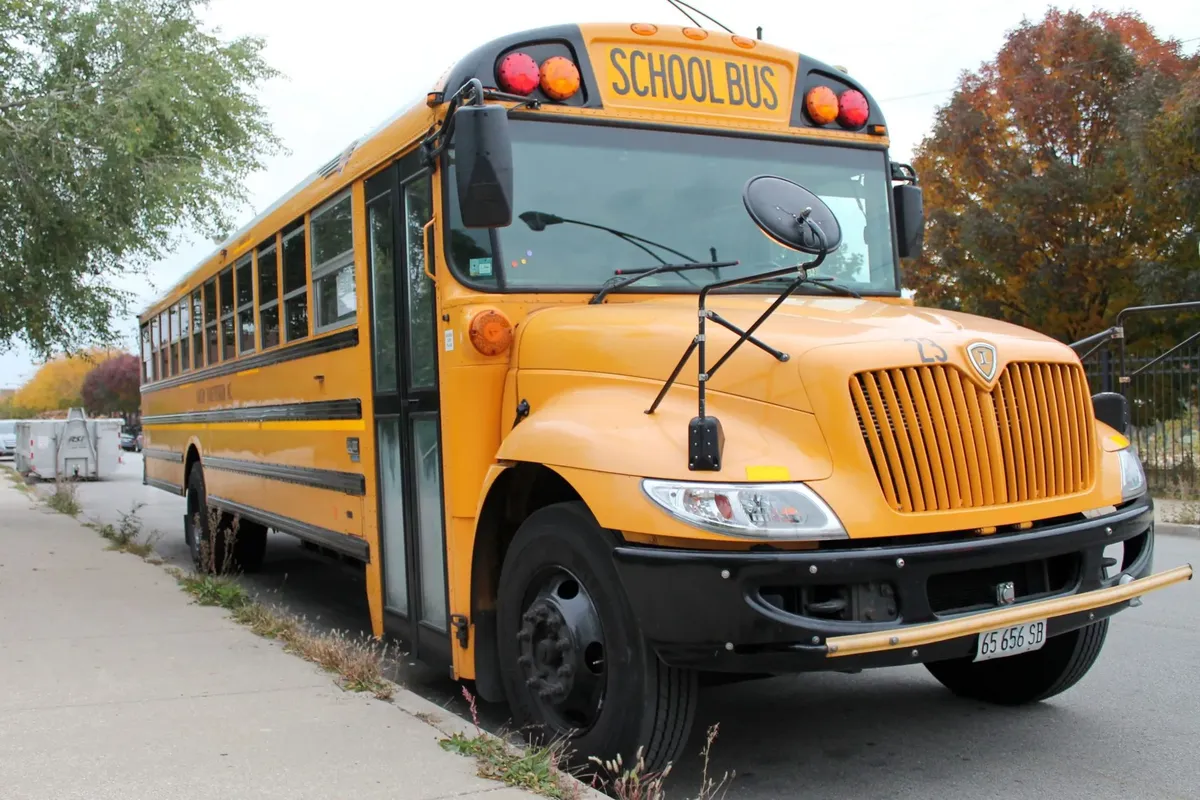 El empleo requiere de pasar un examen. El empleo requiere de pasar un examen.