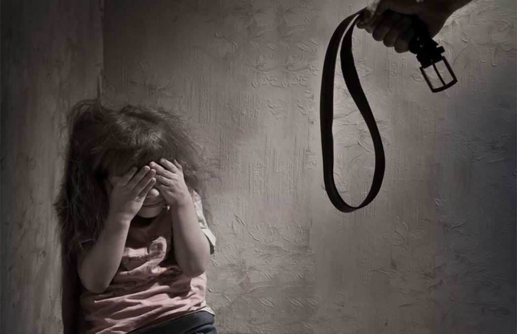En Villa Mercedes se ordenó la exclusión de un hombre de su propio hogar por darle latigazos a su hija de 4 años. Terrible caso de maltrato infantil. La imagen es ilustrativa. 
