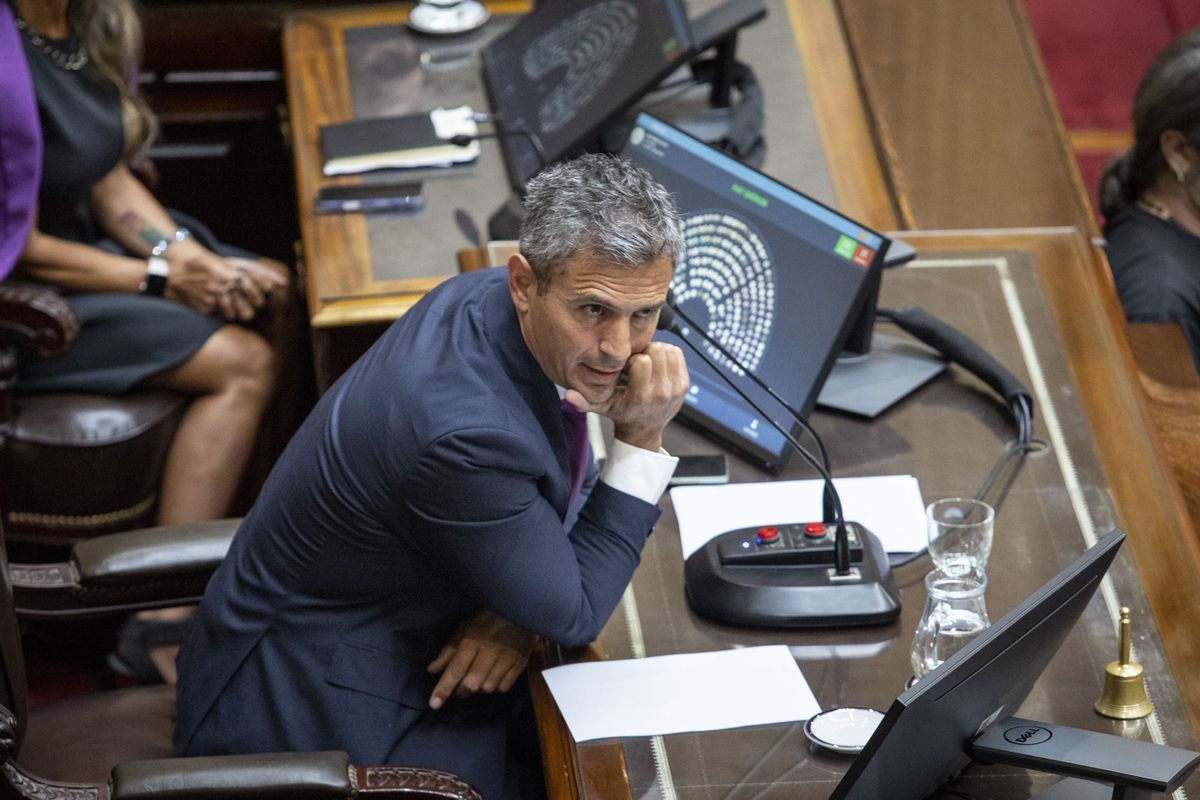 Cánticos, abucheos y provocaciones: el clima que se vivió en el Congreso durante el recambio de legisladores
