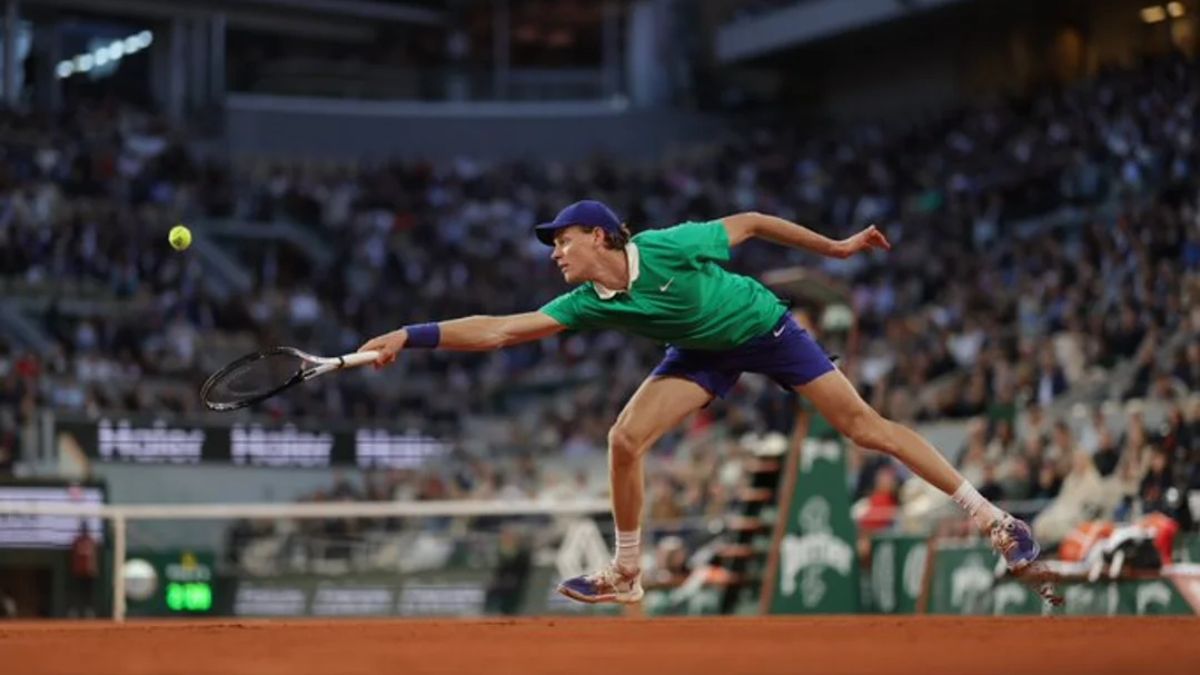 Jannik Sinner le ganó el duelo a Djokovic y jugará la final de Roland Garros con Carlos Alcaraz.