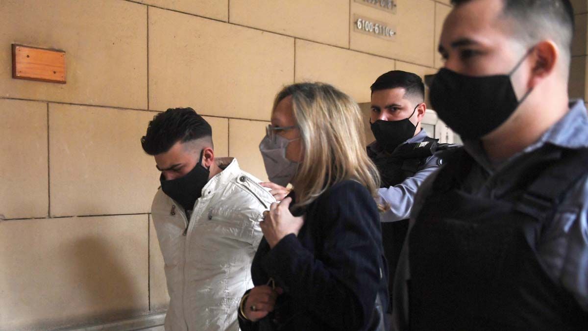  Juan José Navarro Cádiz, el autor de los disparos que mataron al diputado Héctor Olivares y a su asesor, fue condenado a 45 años de prisión.