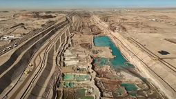 Mueven toneladas de tierra en pleno desierto y levantan la ciudad más futurista del mundo Mueven toneladas de tierra en pleno desierto y levantan la ciudad más futurista del mundo