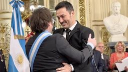 Luis Petri y Javier Milei, tras la jura del mendocino como ministro de Defensa.