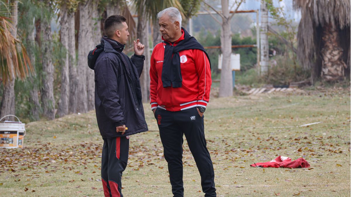 A Aldo Bolado se lo ve con mucho entusiasmo en su segunda etapa en Huracán Las Heras. A Aldo Bolado se lo ve con mucho entusiasmo en su segunda etapa en Huracán Las Heras.