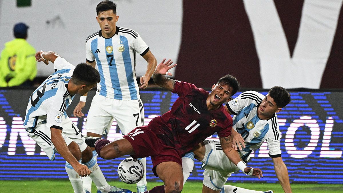 La selección argentina Sub 23 no pudo con Venezuela.