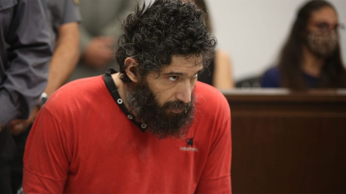 Gil Pereg en el juicio luego de que Ruca encontrara los cuerpos de las hermanas israelíes