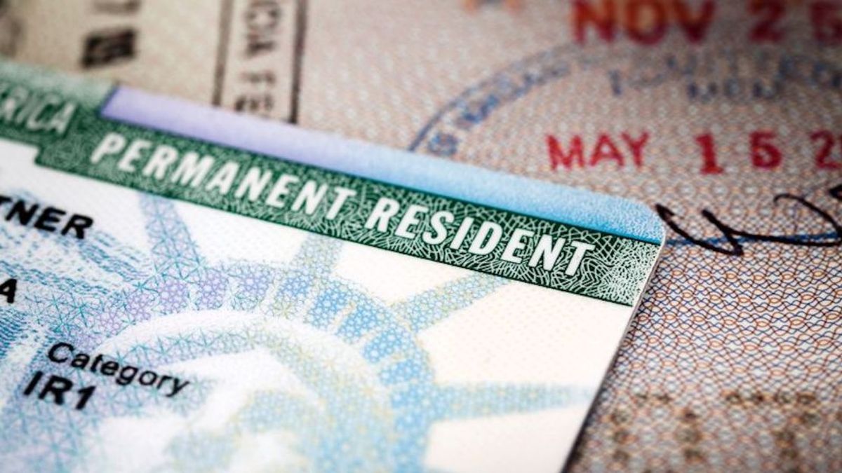 El Migration Policy Institute (MPI) alertó sobre un nuevo cuello de botella en los procesos de residencia permanente en Estados Unidos.