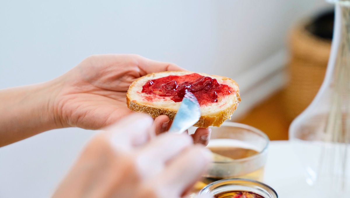 La mermelada es ese clásico de la despensa que nunca pasa de moda. Aporta dulzura, sabor natural y una textura reconfortante que transforma el pan, el yogur o una galleta La mermelada es ese clásico de la despensa que nunca pasa de moda. Aporta dulzura, sabor natural y una textura reconfortante que transforma el pan, el yogur o una galleta
