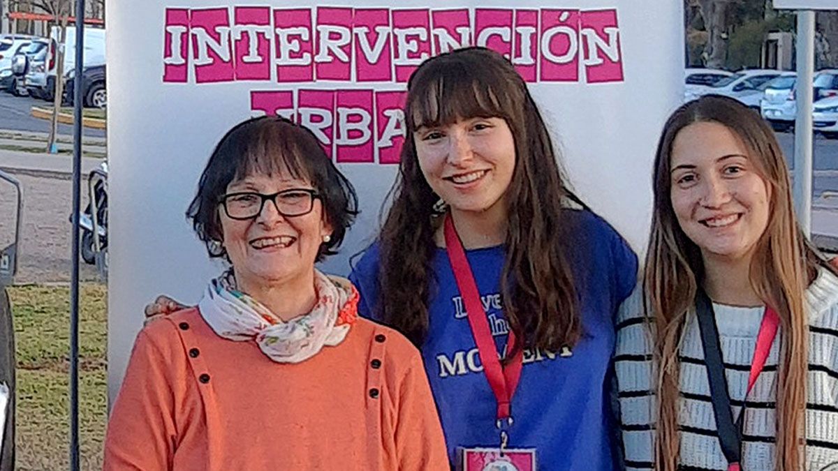 María José junto con Sonia Mathez y otra voluntaria. Es la que se encarga de las fotos más hermosas de los animalitos