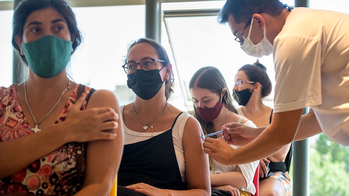 Tres universidades públicas exigirán estar vacunados para las clases presenciales