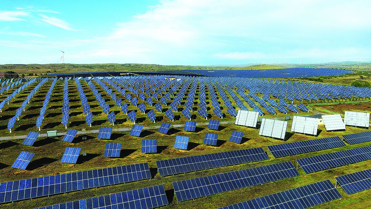 La central fotovoltaica y el parque eólico en el condado de Zhangbei