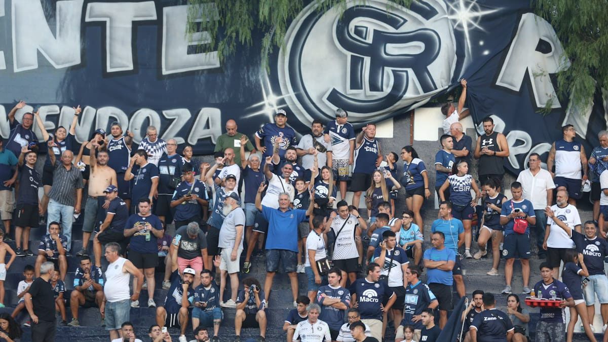 Los hinchas de Independiente Rivadavia colmaron el Gargantini.