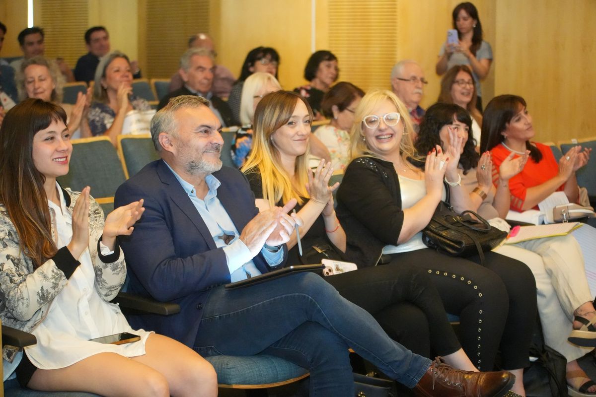 El senador Félix González (PJ) explicó que la DGE incluirá en el calendario escolar la semana de concientización sobre el maltrato a adultos mayores. El senador Félix González (PJ) explicó que la DGE incluirá en el calendario escolar la semana de concientización sobre el maltrato a adultos mayores.