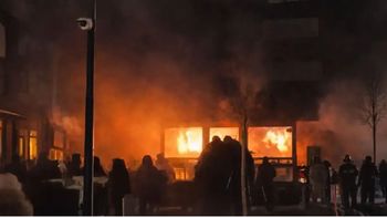 Corrían y gritaban en la oscuridad: mueren decenas de personas por un incendio durante una fiesta de Año Nuevo Corrían y gritaban en la oscuridad: mueren decenas de personas por un incendio durante una fiesta de Año Nuevo