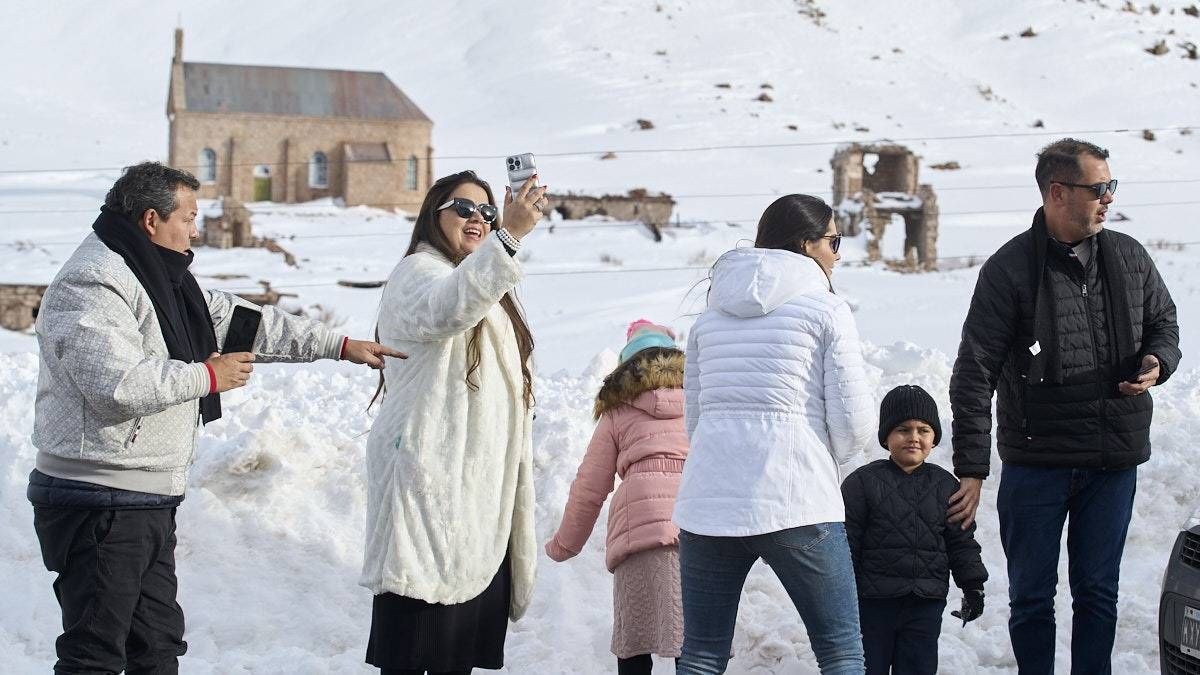 Turistas de todas partes del país visitan la nieve de Mendoza en vacaciones de invierno. Turistas de todas partes del país visitan la nieve de Mendoza en vacaciones de invierno.