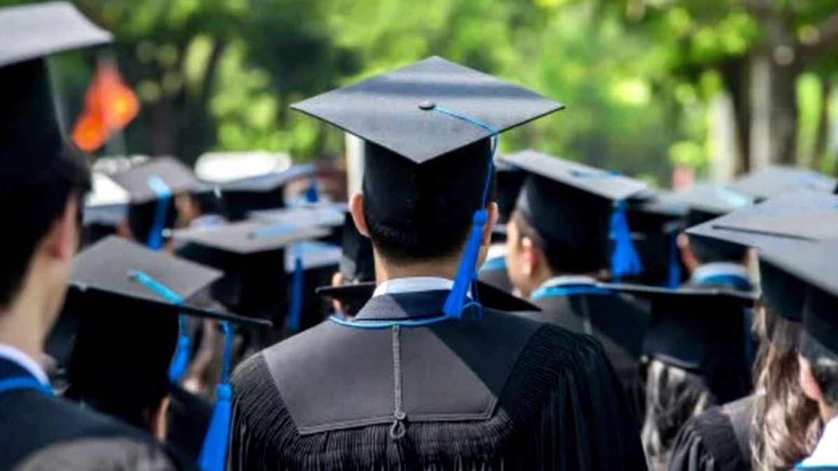 El sueño de graduarse lleva un camino de altibajos, y las deudas son uno de estos pormenores.