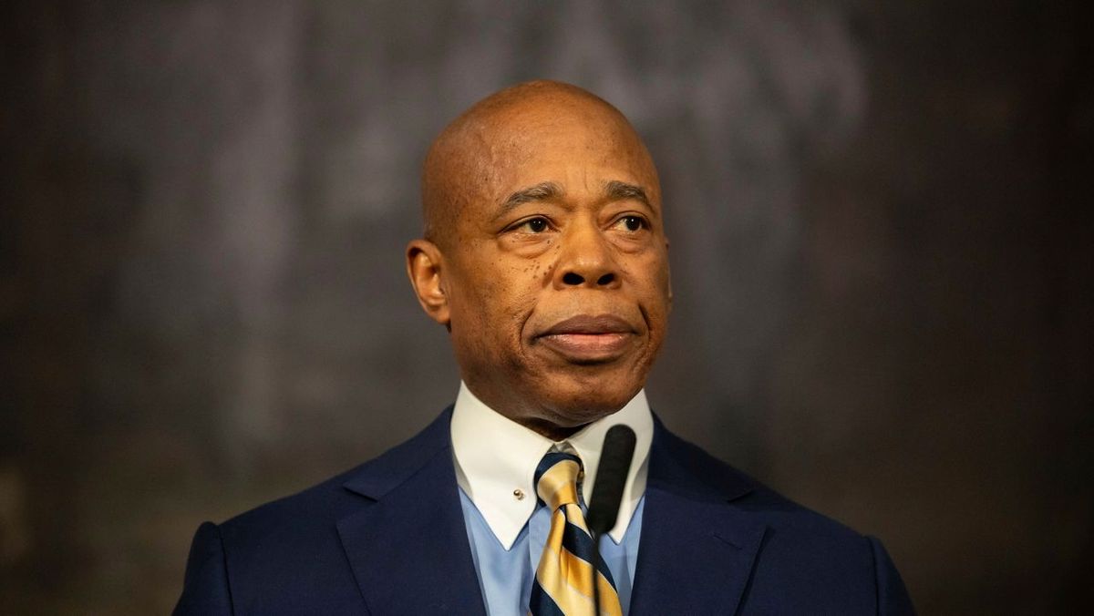 Eric Adams, alcalde de Nueva York, explicó que el cierre es positivo en cuanto a la nueva realidad de los inmigrantes. Eric Adams, alcalde de Nueva York, explicó que el cierre es positivo en cuanto a la nueva realidad de los inmigrantes.