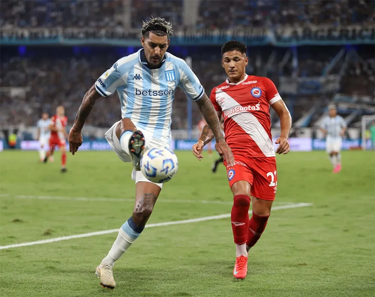 Racing perdió con Argentinos Juniors antes de la Recopa Sudamericana. Racing perdió con Argentinos Juniors antes de la Recopa Sudamericana.