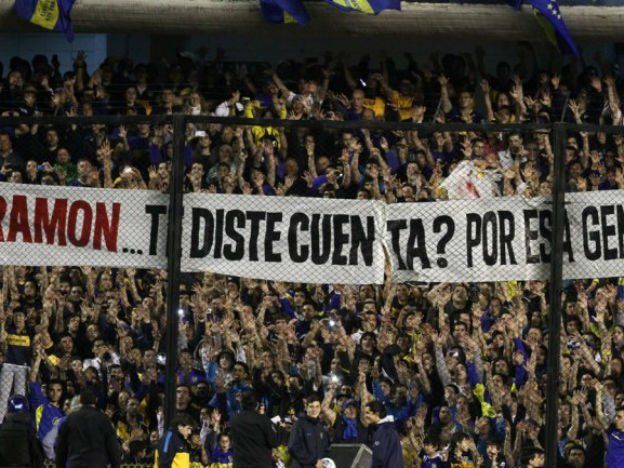 La avioneta de Boca y el canto que reza River, decime que se siente
