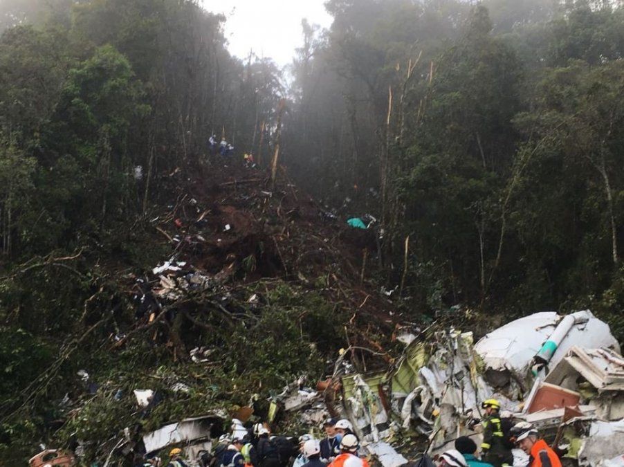 La luz del día reveló la magnitud del accidente del avión del Chapecoense