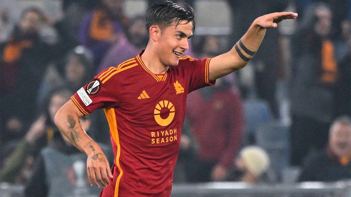 Paulo Dybala marcó un golazo para Roma.