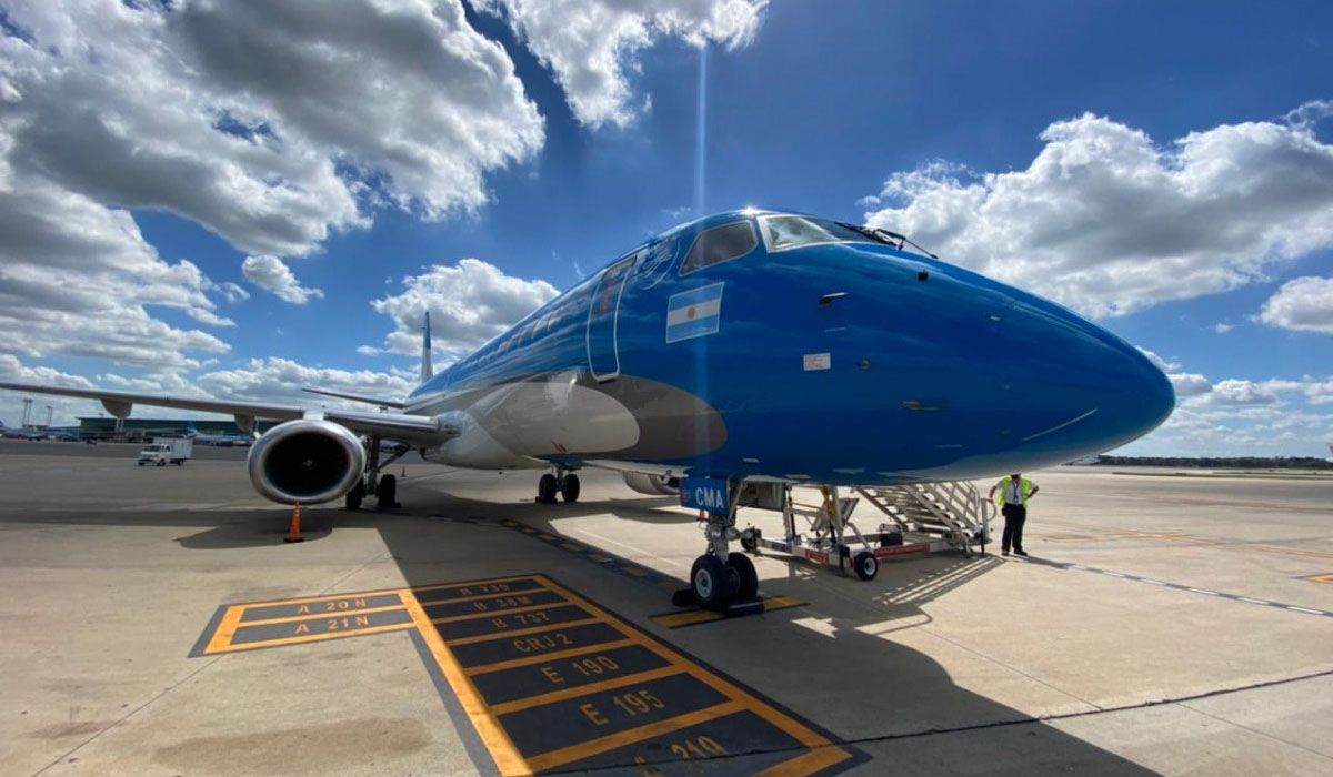 Aerolíneas Argentinas anunció que a partir del 5 de enero se aumentará de seis a ocho vuelos la conexión aérea con Córdoba, que actualmente se cubre con los aviones Embraer 190, y ahora se sumarán los Boeing 737-800.