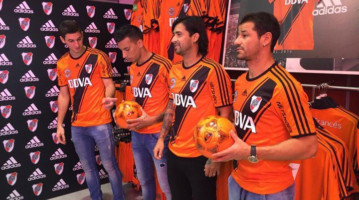 River, con pilcha nueva, busca tomar confianza ante The Strongest