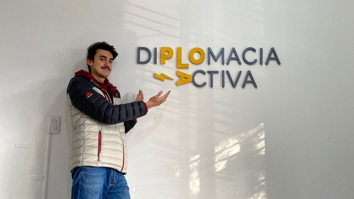 Su trabajo activo como estudiante, y la creación de la plataforma Diplomacia Activa, lo han colocado a este mendocino como destacado.