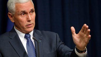 El gobernador de Indiana fue demandado por bloquear a migrantes sirios