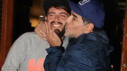Se conocieron las fotos del primer encuentro de Maradona con su hijo Diego Jr.