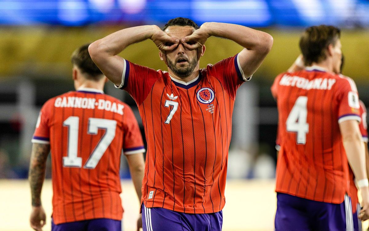 McGinn y su típico festejo.