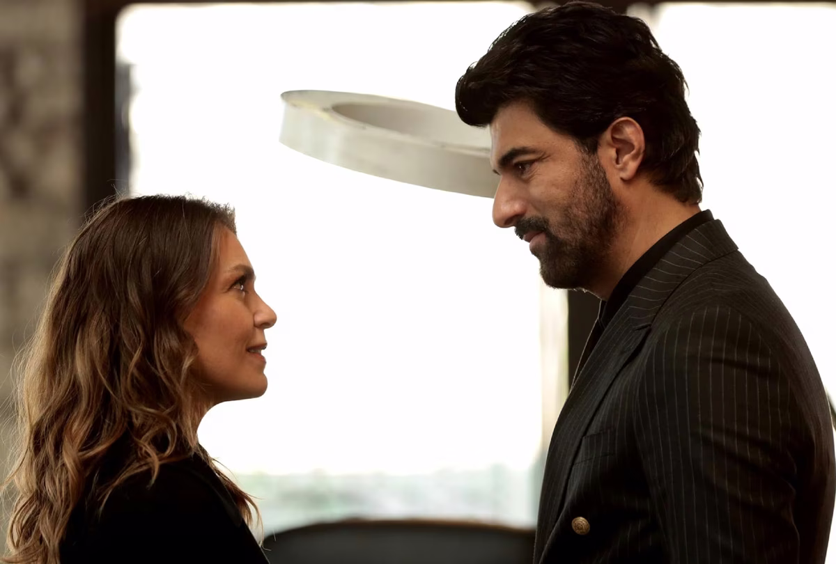 Engin Akyürek y Asli Enver. Dos de los más reconocidos actores turcos interpretan la recién estrenada serie Amor y riqueza. Engin Akyürek y Asli Enver. Dos de los más reconocidos actores turcos interpretan la recién estrenada serie Amor y riqueza. 