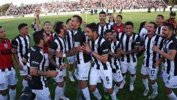 Pitazo final y locura blanquinegra: así se festejó en el Parque