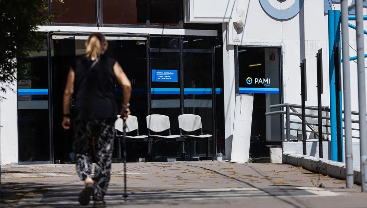 Traumatólogos deberán volver a atender PAMI con normalidad en todas las clínicas.