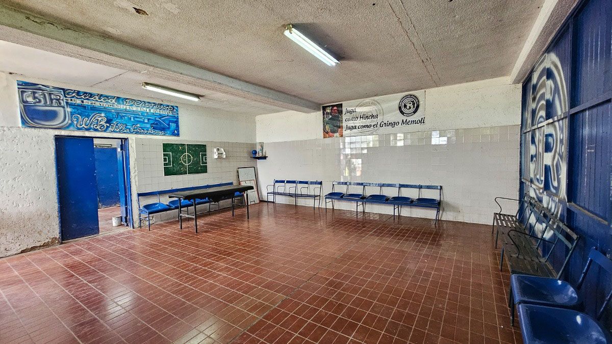 El vestuario local será acondicionado para uso exclusivo del plantel de Primera. El vestuario local será acondicionado para uso exclusivo del plantel de Primera.