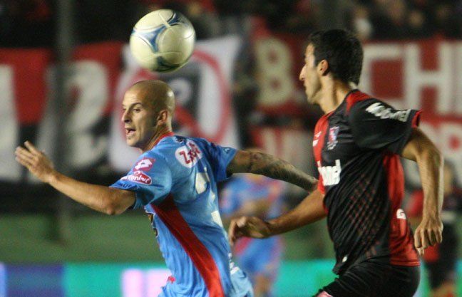 Newell`s no pudo con Arsenal y comparte la punta con Boca