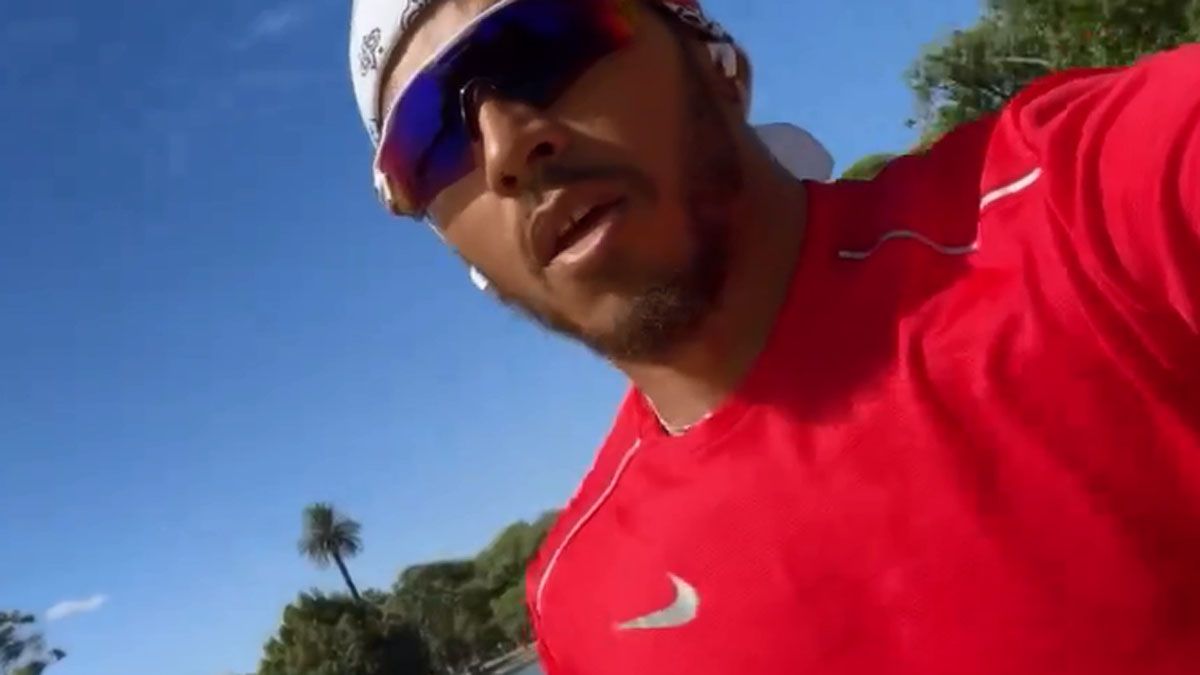 Lewis Hamilton pasó desaparcibido en su paso por Buenos Aires rumbo a la Antártida