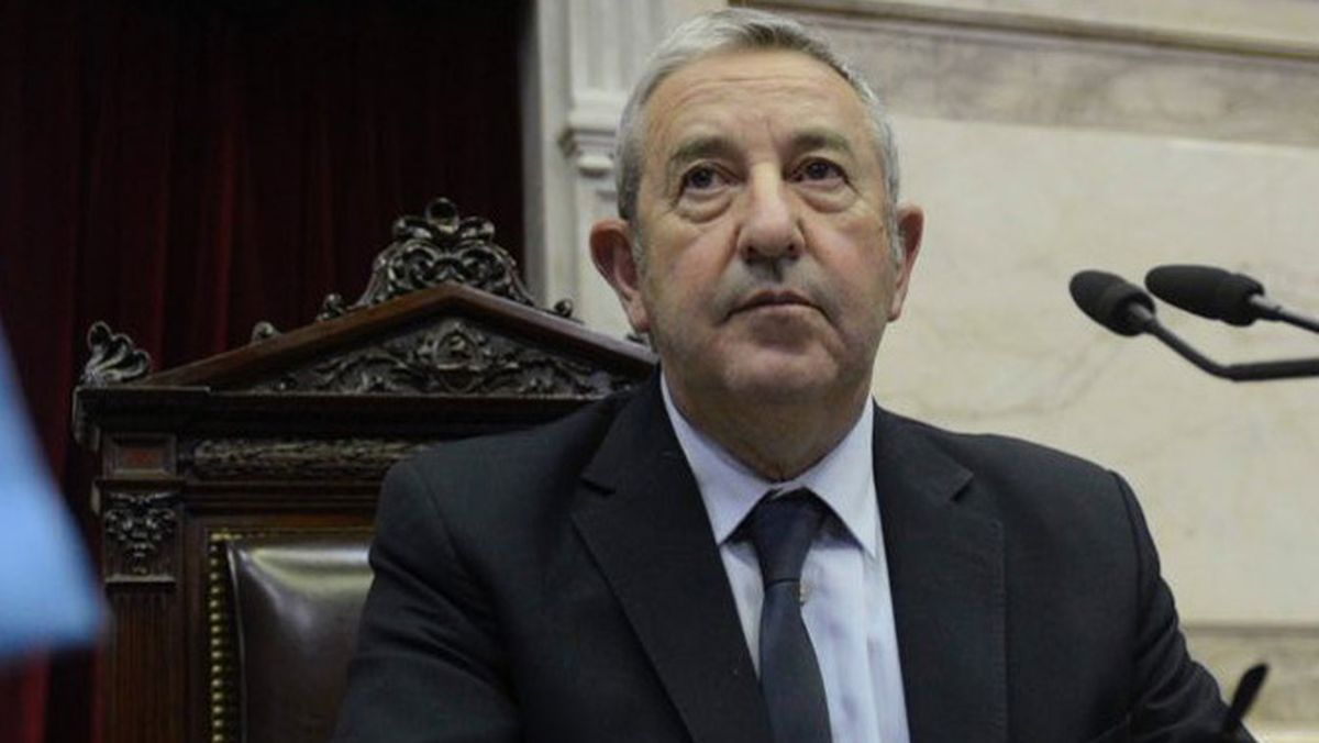 Julio Cobos fue uno de los radicales que votaron a favor del rechazo al veto. Julio Cobos fue uno de los radicales que votaron a favor del rechazo al veto.