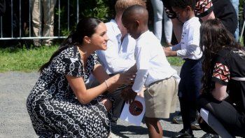 El príncipe Harry y Meghan Markle visitaron a madres y  niños con HIV