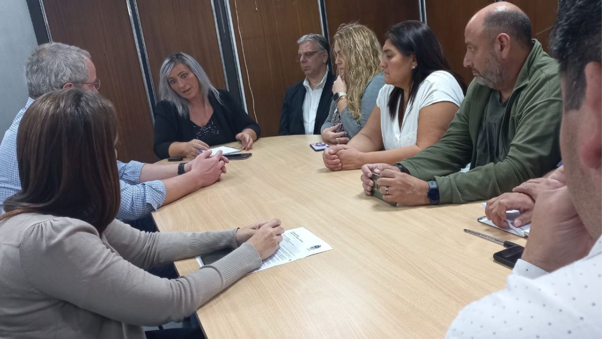 Los trabajadores de ATE y representantes del Gobierno durante la paritaria de este viernes 19 de abril.&nbsp;