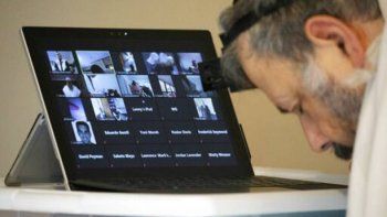 Alumnos le hicieron una broma cruel a su profesor en una clase virtual por Zoom