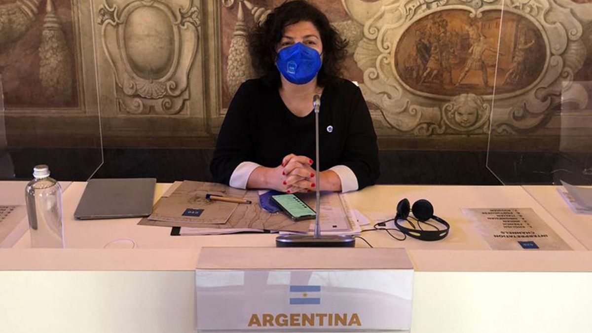Carla Vizzotti durante la reunión en Roma.